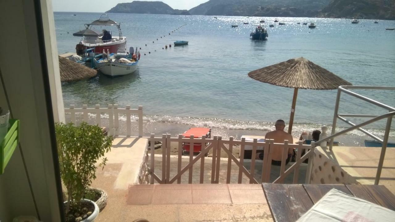 Komissa΄S Beach House Agia Pelagia Екстериор снимка