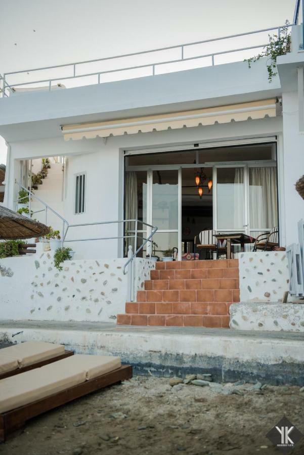Komissa΄S Beach House Agia Pelagia Екстериор снимка