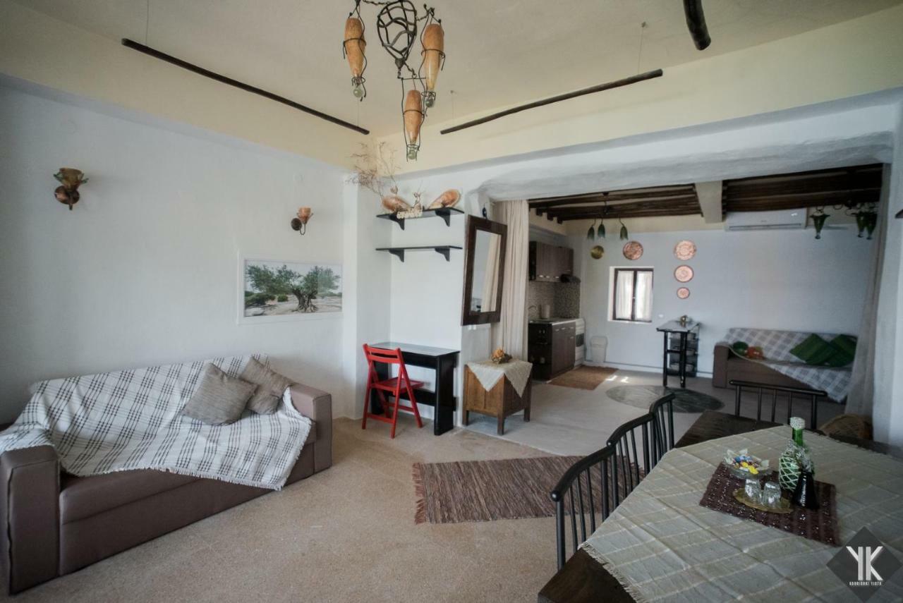 Komissa΄S Beach House Agia Pelagia Екстериор снимка