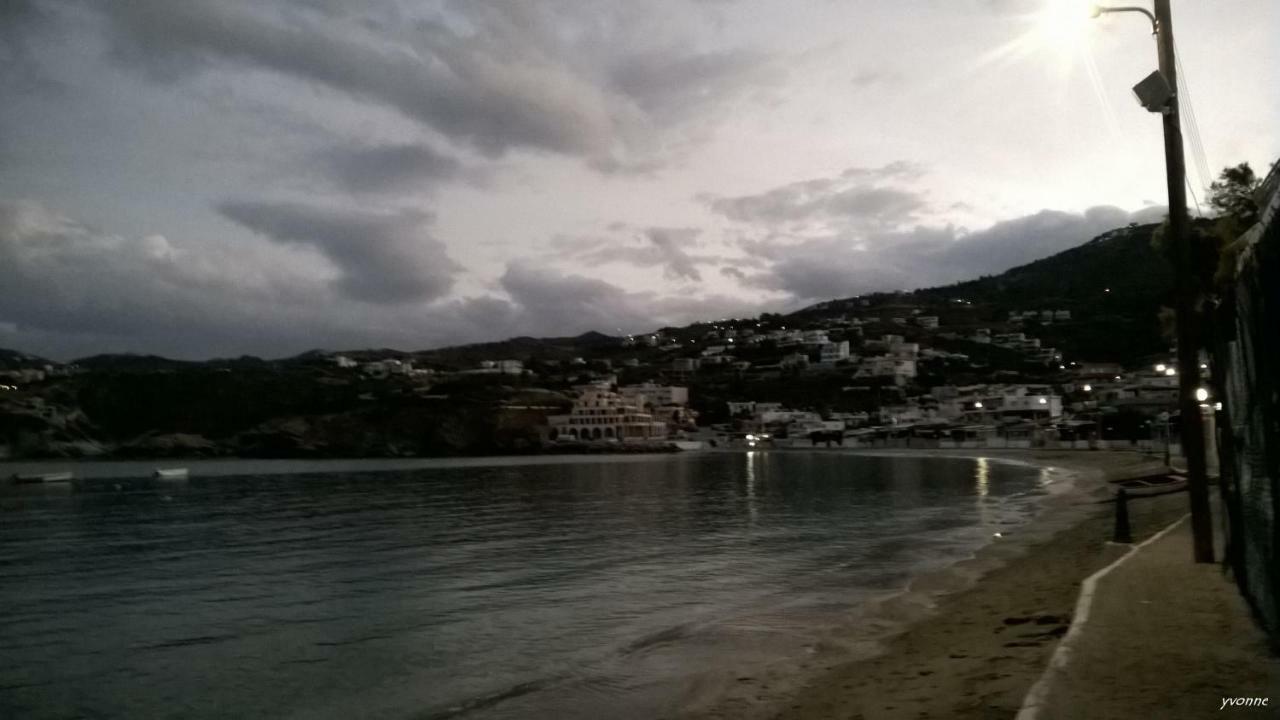 Komissa΄S Beach House Agia Pelagia Екстериор снимка
