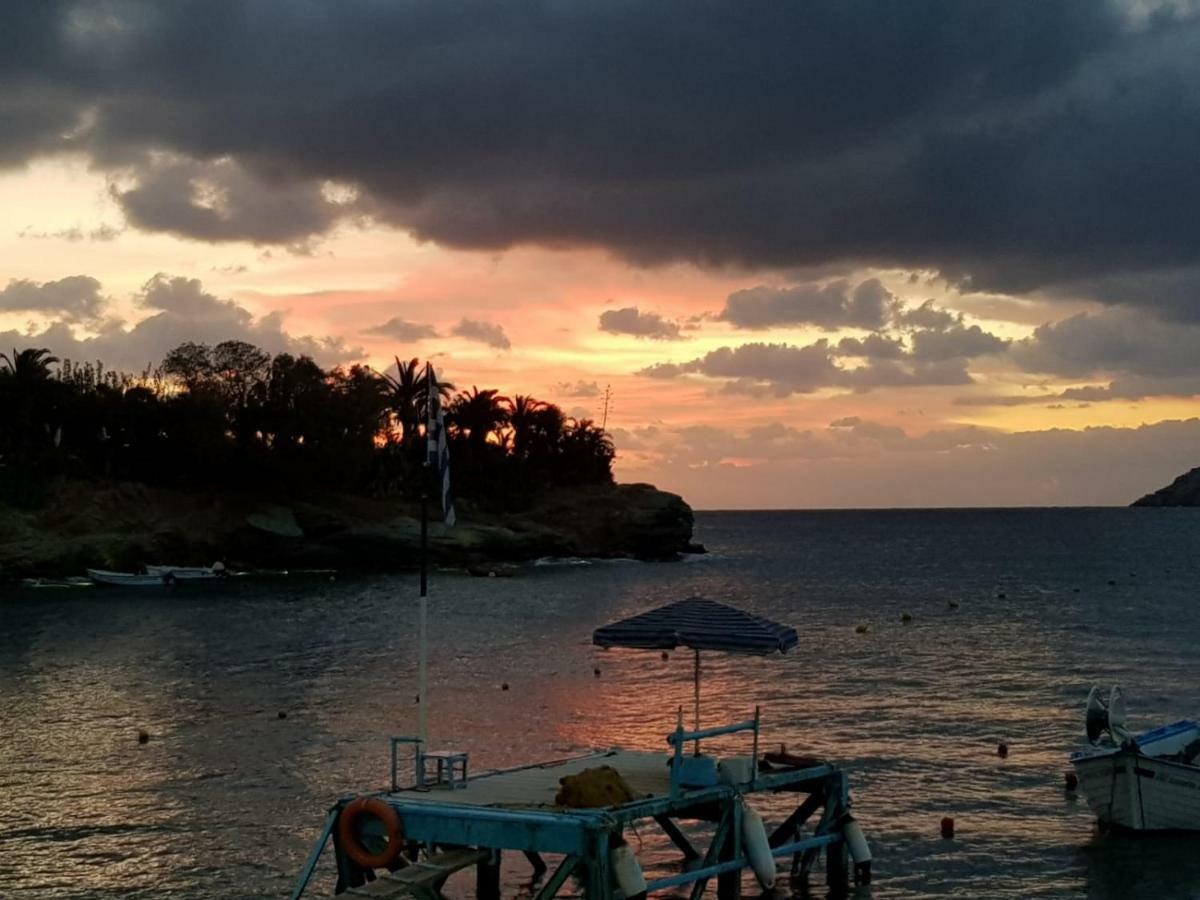 Komissa΄S Beach House Agia Pelagia Екстериор снимка